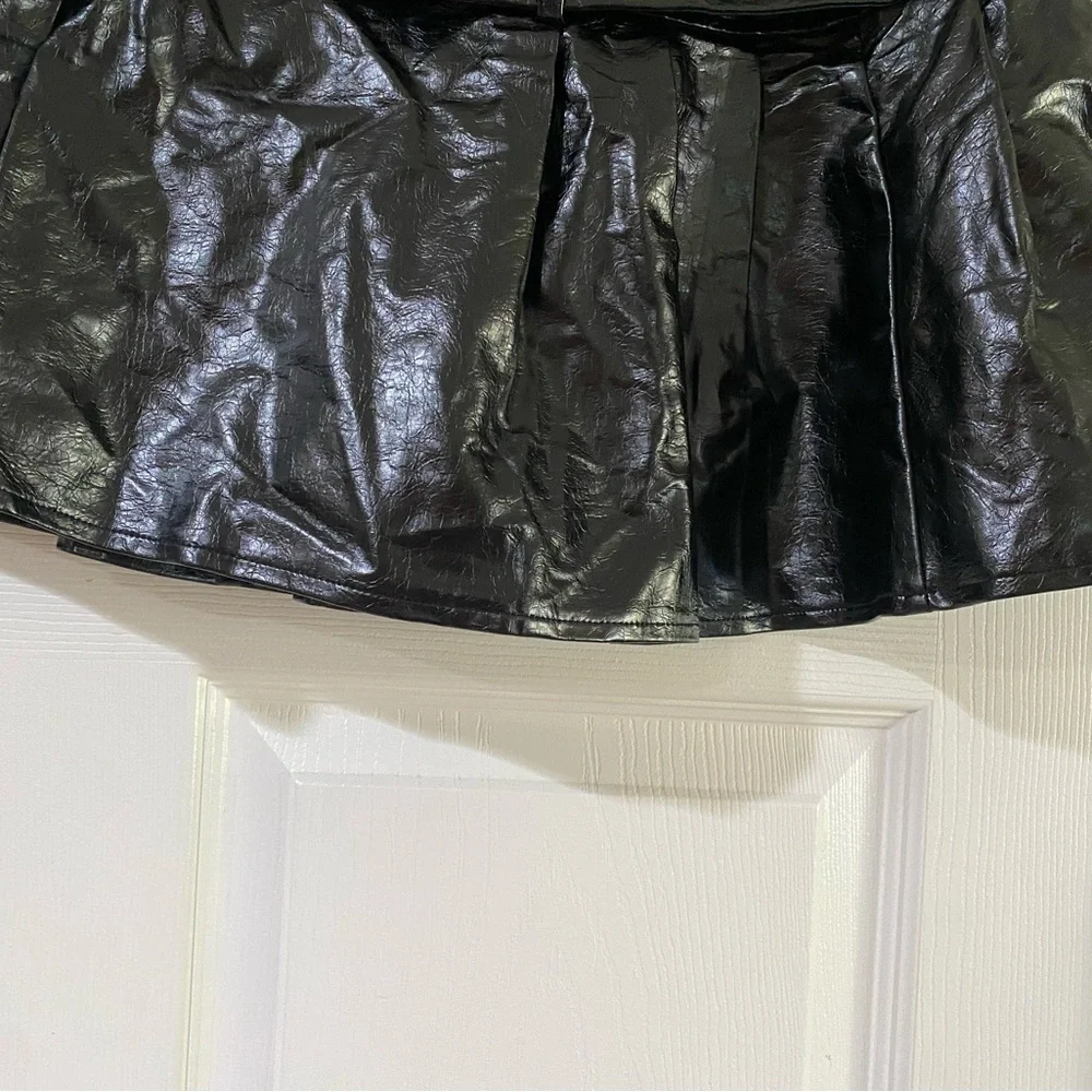 Reclaimed Vintage Black Faux Leather Mini Skirt Size‎ 4